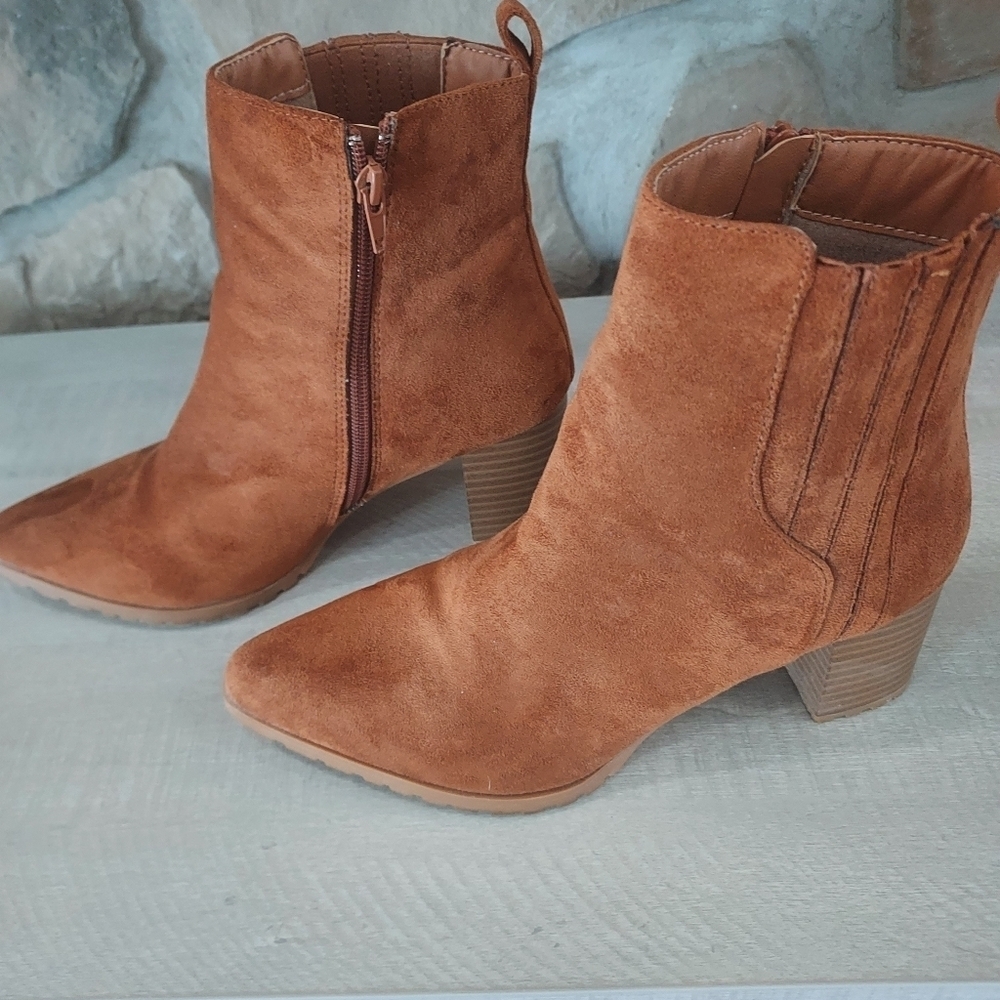 Womans boots 7.5M